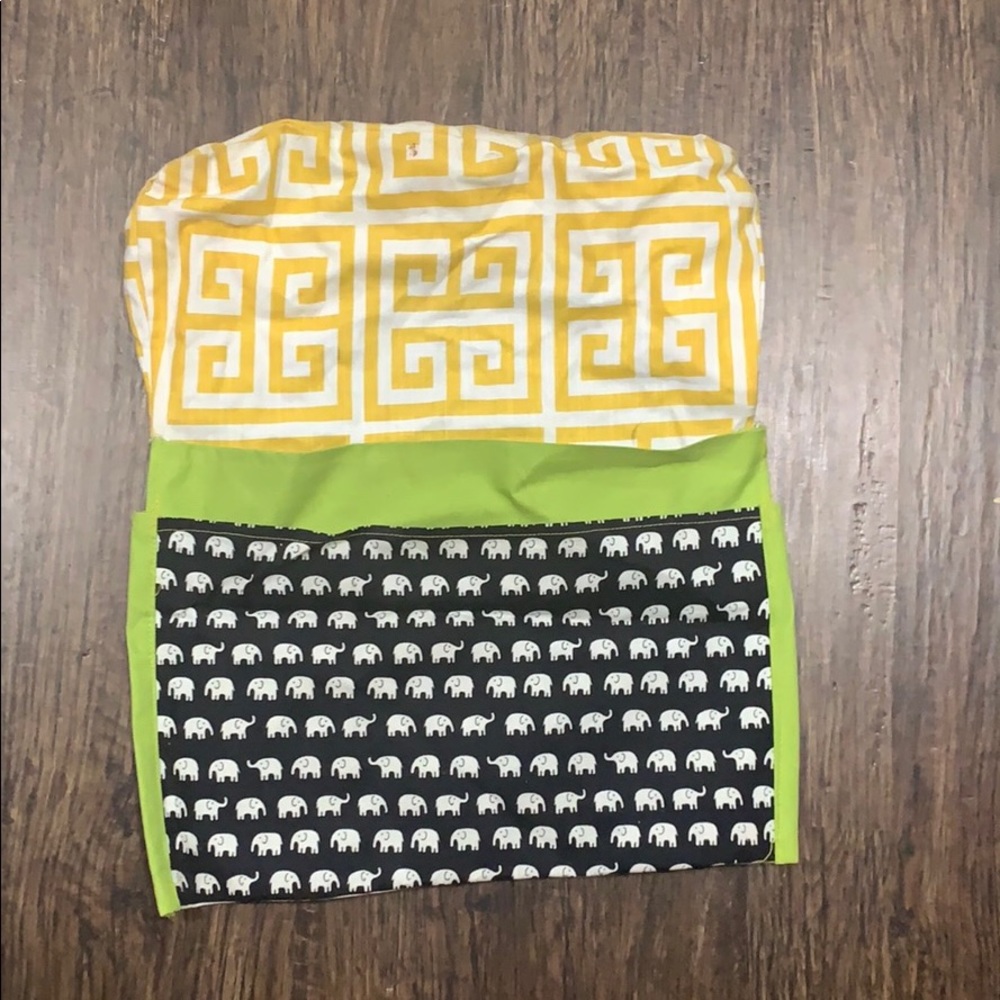 Seat pocket